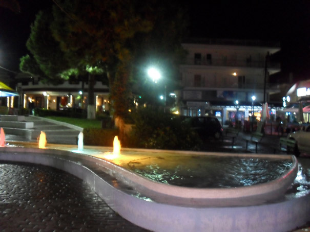 Fontana na trgu u Haniotiju 06 A.jpg